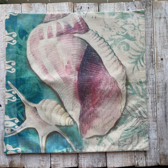 Queen Conch Shell Decorative Accent Throw Pillow Cover 17 x 17 NWOT - Picture 2 of 2